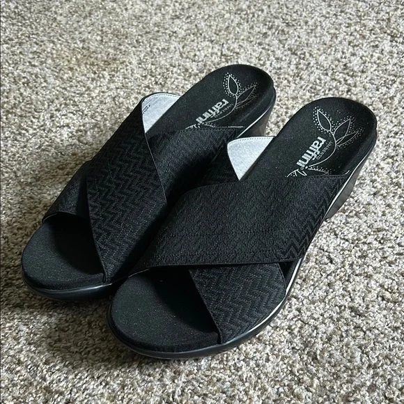 Umberto raffini Black Mules with Textured Straps - Picture 1 of 3